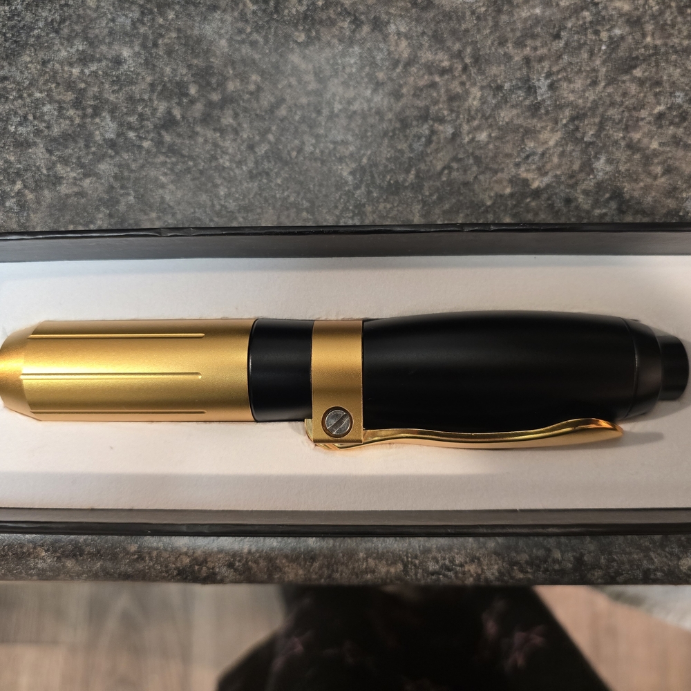 Gold and Black Hyaluron Pen for Lip Augmentation